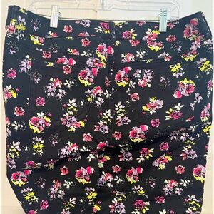 Torrid size 12 Women ‘s Capris approximately 21” from waste - -